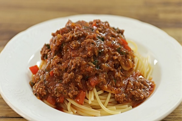 Cheesy Beef Spaghetti, Suitable as a Dinner Dish 